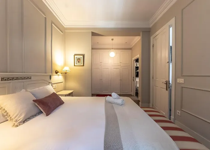 Aston - Amplio Y Centrico