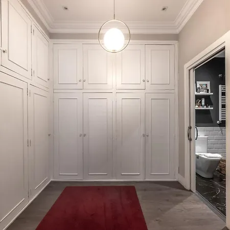 Aston - Amplio Y Centrico