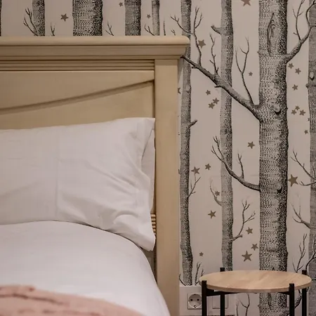 Aston - Amplio Y Centrico