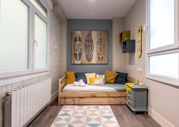 Aston - Amplio Y Centrico * Μπιλμπάο