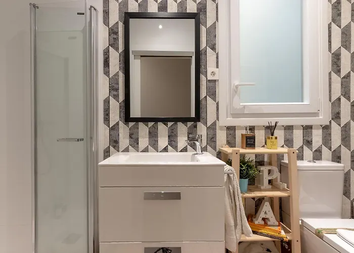 Aston - Amplio Y Centrico * Μπιλμπάο